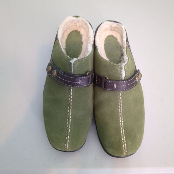 Cole Haan women’s size 6 1/2 Olive green front zip mules - Picture 1 of 4